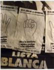 Campaña “Dele una mano a los desaparecidos&quot;, hojas-afiches de manos sobre muro urbano. 