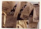 Campaña “Dele una mano a los desaparecidos&quot;, hileras colgantes de hojas-afiches de manos, en Avenida de Mayo. 
